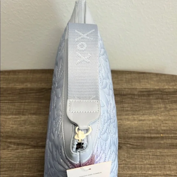 Betsey Johnson Sky Blue Daisy Quilted Cosmetic Bag 🩵 💄 - Picture 6 of 10